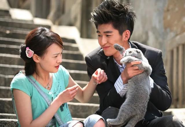 冷酷总裁邪魅女，为什么张翰被称为霸道总裁（霸道女总裁人设却有一张巧笑嫣然的脸）