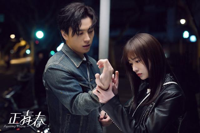 电视剧正青春中章小鱼和温哲，何以见得温哲很爱章小鱼