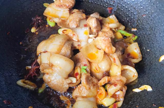 五花肉和大白菜怎样炒好吃，家常菜大白菜炒肉的做法