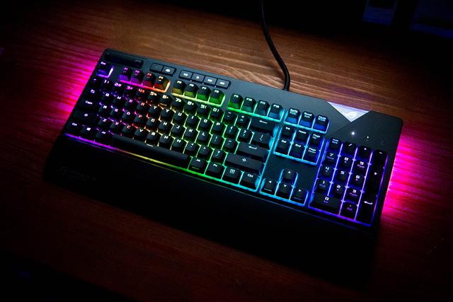 rog机械键盘白色，ROG龙神3代白色版水冷加入618大促