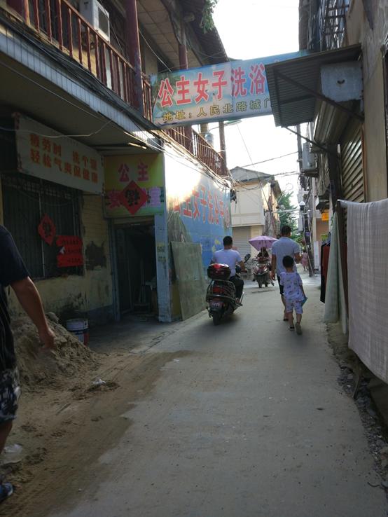 陕豫湘鸡鸣三省在哪里，苏皖豫陕大巴车三天游十城是一种什么节奏
