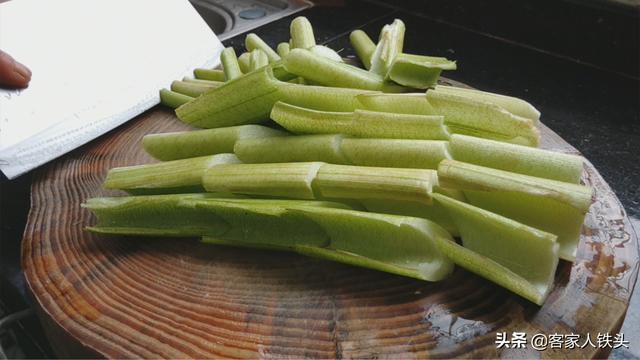 简单又好吃的鱼煲，爱吃鱼的朋友试一试