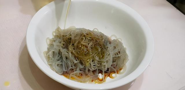 白菜炒粉条的做法最正宗的做法，大白菜炒粉条这么做