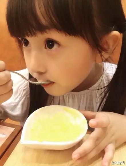 刘楚恬一家三口，小芈月刘楚恬人气不输孙俪