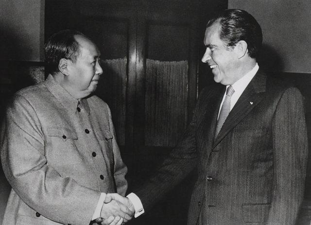 独坐池塘如虎踞，独坐池塘如虎踞张璁