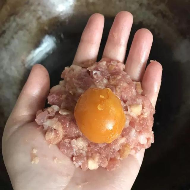 狮子头的做法最正宗的做法，狮子头最正宗的做法（教您正宗狮子头做法和5大诀窍）