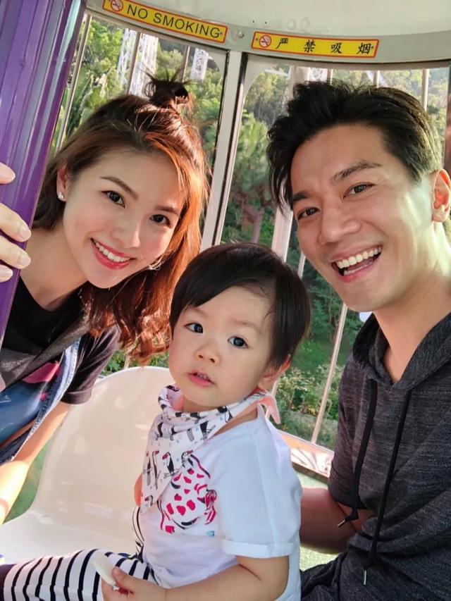 54岁tvb小生近况，54岁TVB肌肉男神晒父子合照