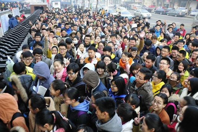 科员级别晋升表，各级别公务员晋升年龄表（公务员法规定科员几年可以晋升）