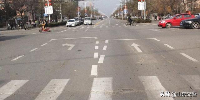 直行车道和单行路标志怎么区分，直行待行区怎么走