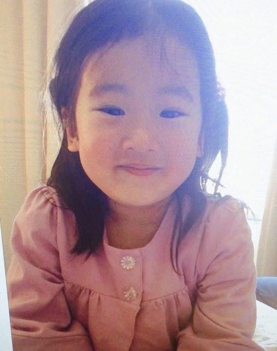 賈靜雯大女兒過生日！賈靜雯曬多張童年照為女兒慶生，首次不打碼 娛樂八卦吃瓜 第1张