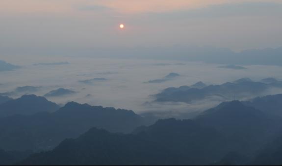 白云山风景美如仙境，海拔2000多米的白云山成了仙境