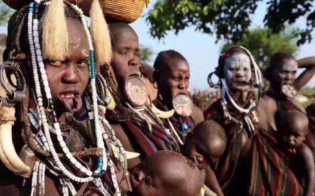 唇盘族人生活，非洲最变态唇盘族