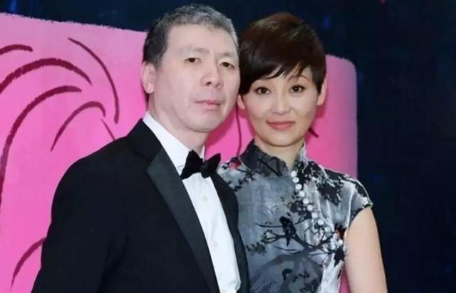 冯小刚得了什么病，冯小刚因何得了白癜风（移民风波后的冯小刚现身）