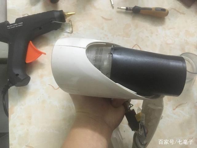 吹风机怎么拆开，自己动手拆卸电吹风（家用电吹风拆卸图解）