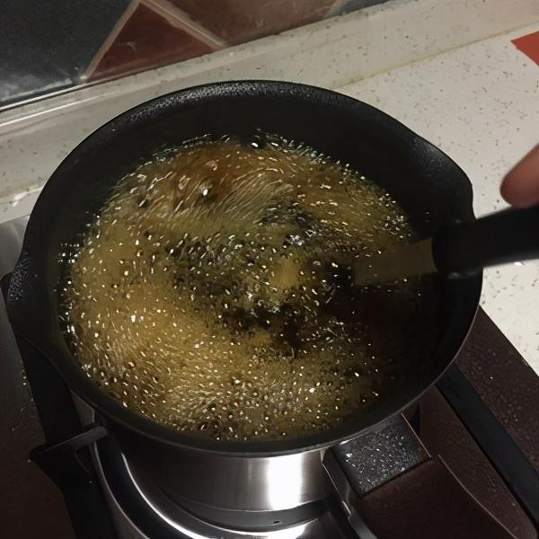 拔丝地瓜的教程怎么做，这样做的拔丝地瓜