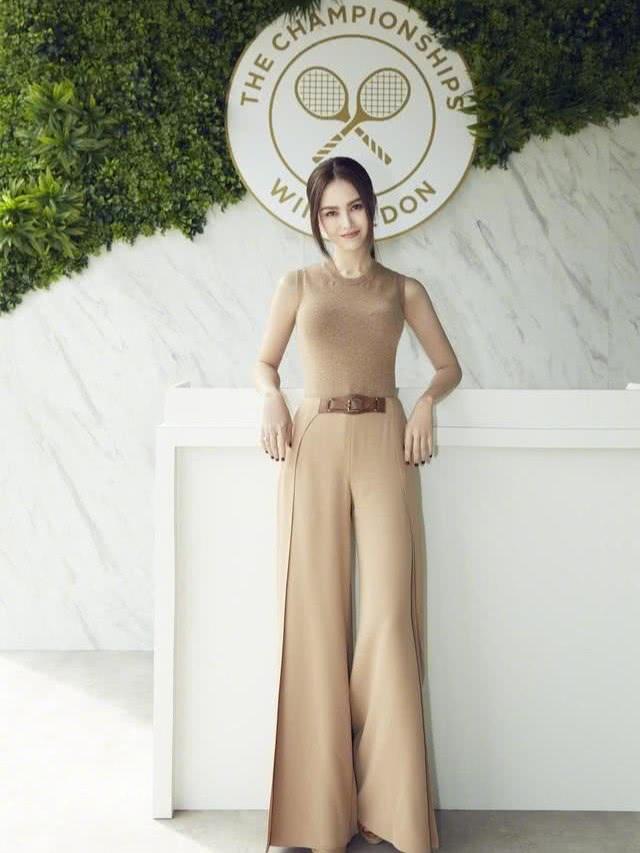 昆凌出席活動穿搭得體，穿卡其色外套搭肚臍裝，優雅又不失性感 娛樂八卦吃瓜 第2张
