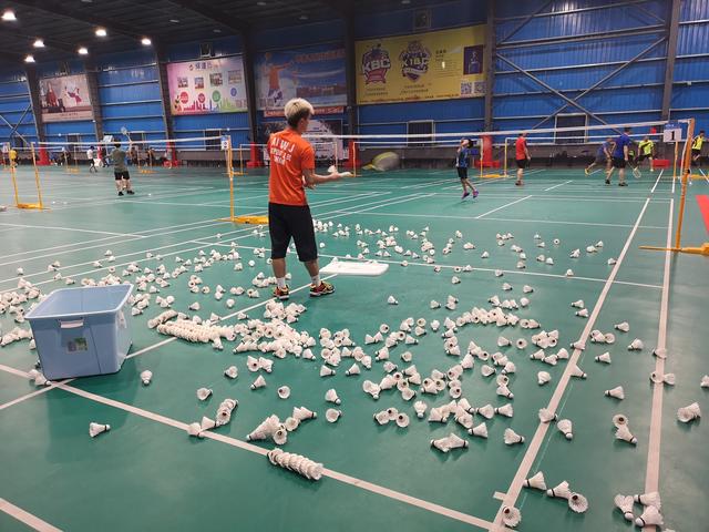 能打篮球的房间推荐，289m²现代轻奢风/地下室打造一个篮球空间/杭州别墅设计