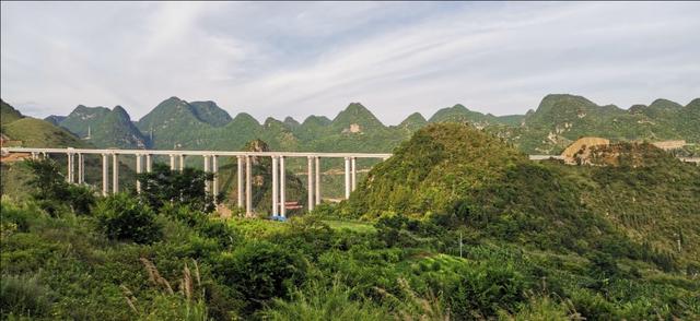 贵州兴义市简介，兴义市简介市区人口（<黔西南布依族苗族自治州>）