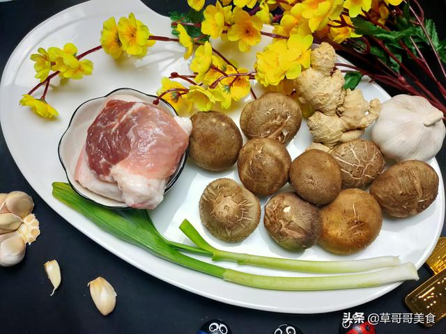 香菇炒肉怎么炒好吃，香菇怎么炒肉好吃又嫩（厨师长分享香菇肉片正确做法）