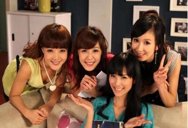 胡一菲娄艺潇是一个人吗，《爱情公寓》14年