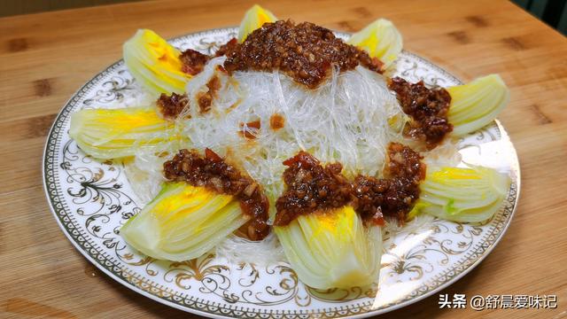 娃娃菜跟粉丝怎么做的，加入蒜蓉和粉丝