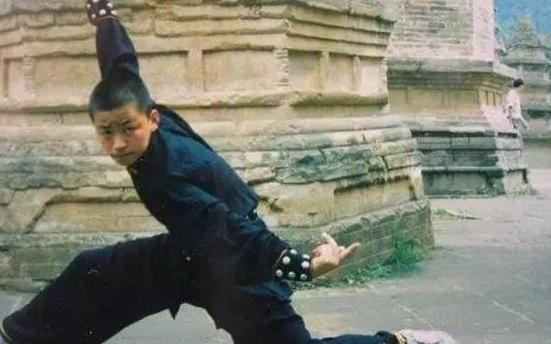 王宝强的成长历程和感情故事，小程序是什么？看完你就懂了