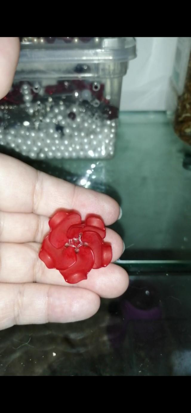 手工发夹简单制作方法，教你DIY一个美丽的发夹