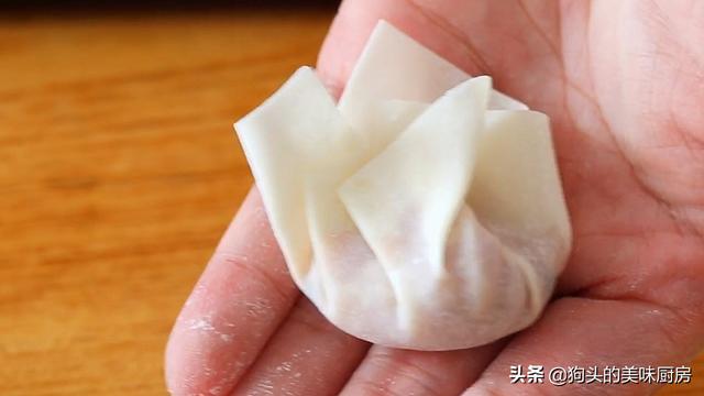关于馄饨做法及配料最简单教程，鲜肉馄饨这样做调料