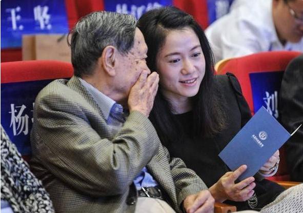 杨振宁多少岁和翁帆结婚，28岁翁帆和82岁杨振宁