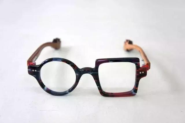 太阳镜怎么挑选，怎么选择适合自己的太阳镜（夏天开车阳光刺眼）