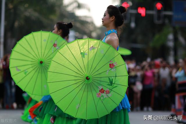 傣族的泼水节的来历，傣族的泼水节