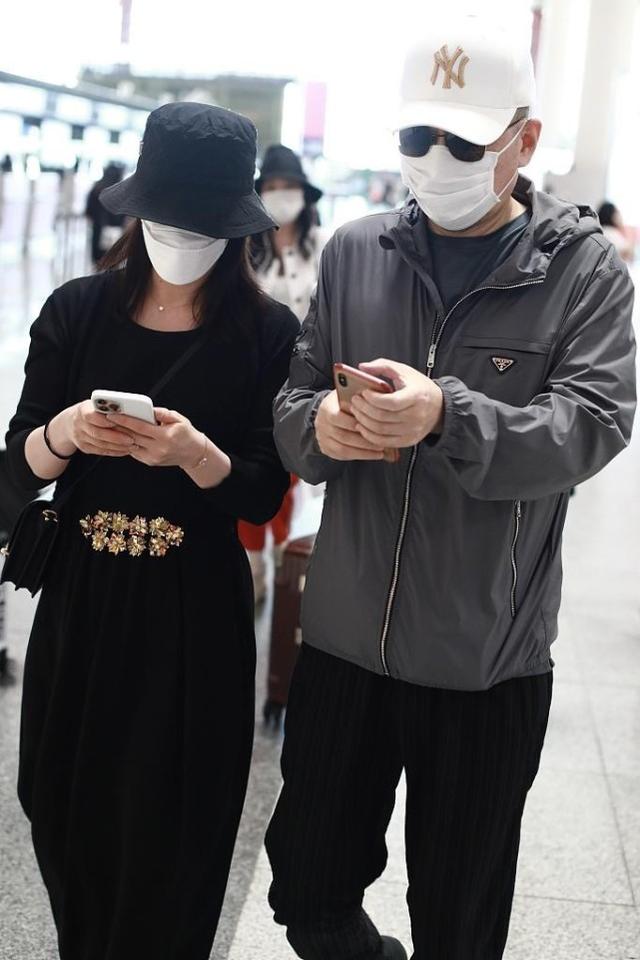 明星果然能賺，蔣勤勤背12萬包包只是日常，夫妻倆低調「炫富」 娛樂八卦吃瓜 第5张