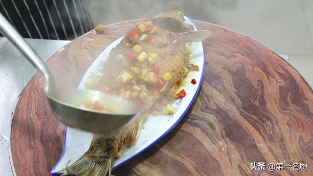 鲤鱼的家常做法，家常鲤鱼的做法最正宗的做法（厨师长分享鲤鱼新吃法）