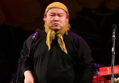 岳云鹏的老家长什么样，岳云鹏身价10亿为啥亲弟在农村老家种地