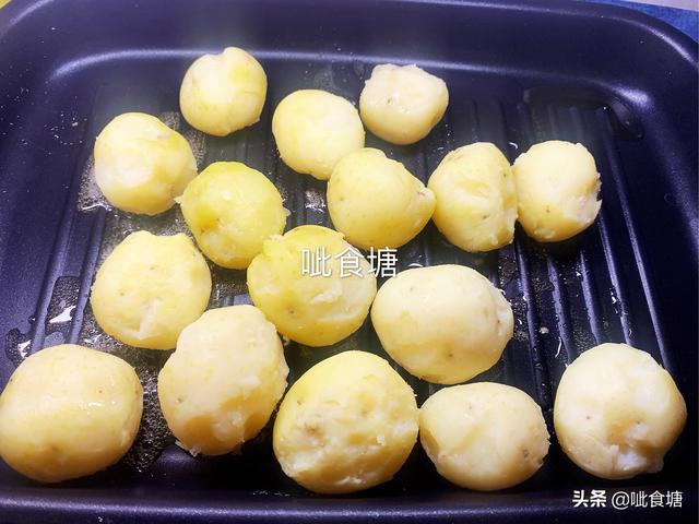 街头香辣小土豆的做法，在家也能吃烧烤
