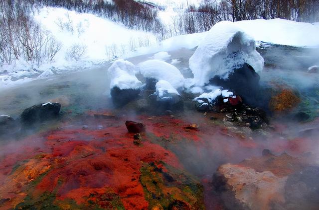 冬日泡温泉好惬意，安宁人冬天不可少的惬意