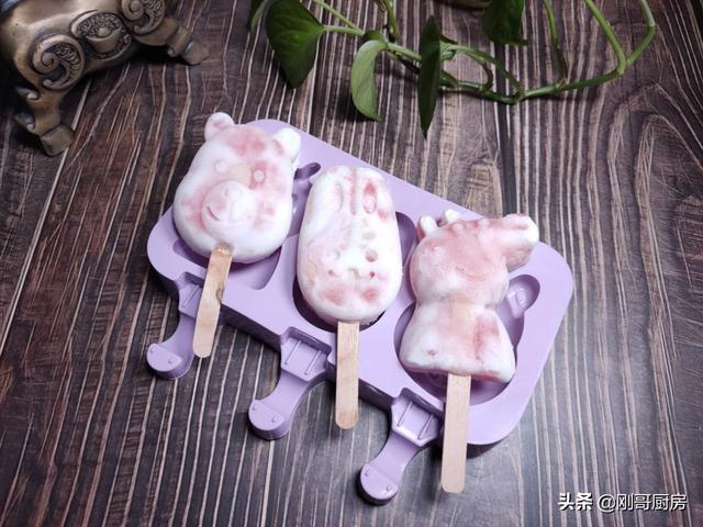 西瓜雪糕制作教程简单，厨师长分享西瓜雪糕的做法