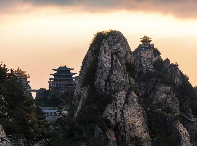 河南最高的山峰，河南第一高峰是哪座山