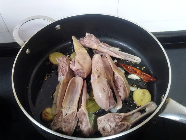 鸭头怎么弄比较好吃，鸭头自从学会这做法