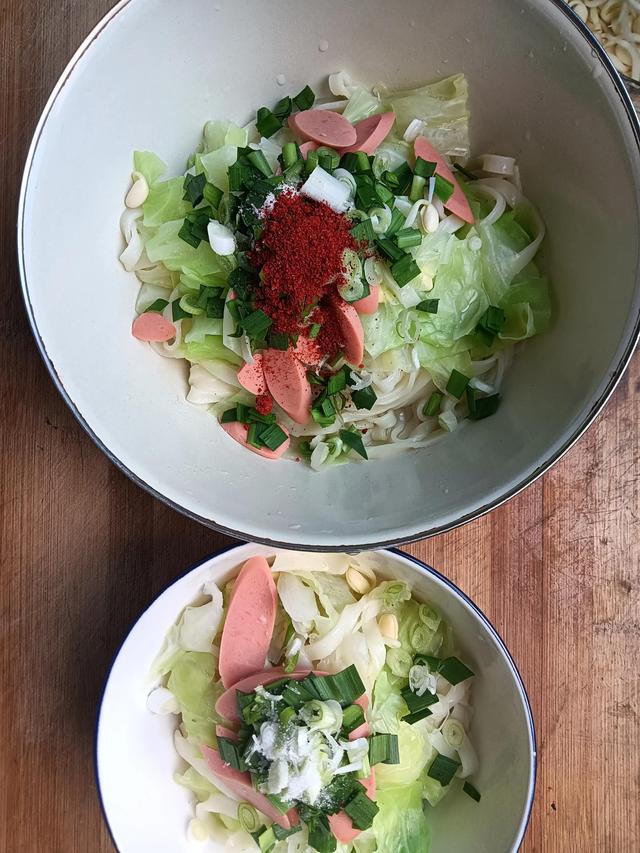 油泼菠菜面正宗做法陕西，懒人版陕西油泼面
