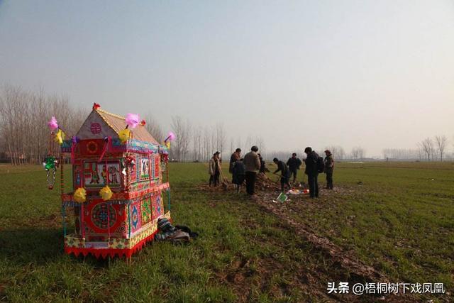 为何配偶不能送葬，中年丧妻为什么不能送葬（张幼仪的处置表明：她仍善良）