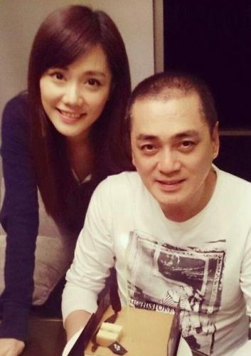 香港男演员汤镇宗相片，汤镇业与小25岁娇妻现身