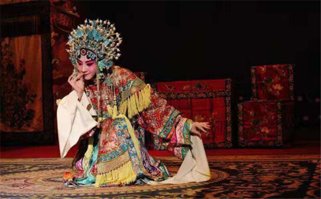 梅兰芳出场费多少亿，每月工资是毛主席的五倍