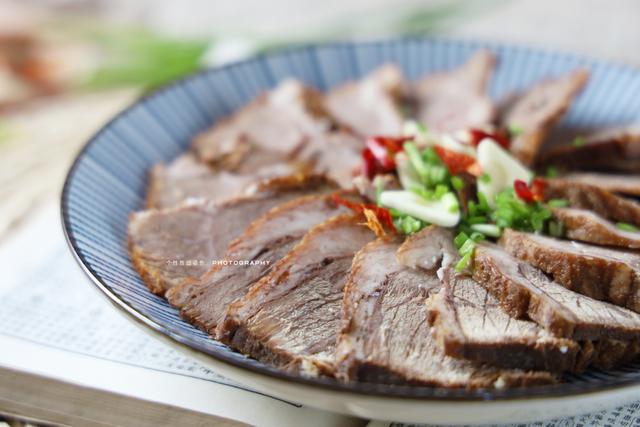 卤牛肉怎么炒好吃，怎么炒卤牛肉才嫩才好吃又简单呢（无辣不欢者的美味佳肴“野山椒卤牛肉炒饭”）