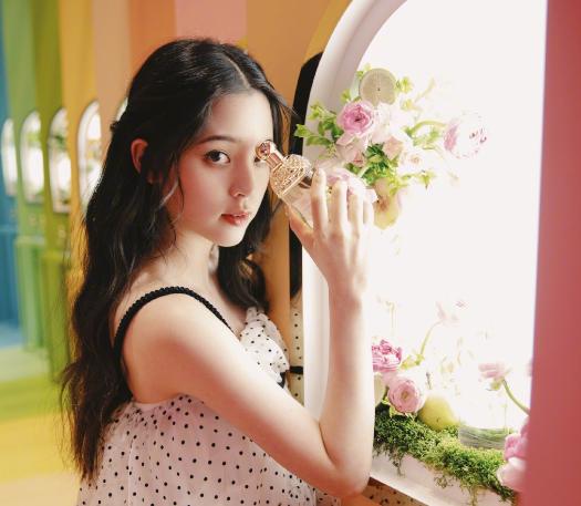 夏天喷香水的正确方法，掌握这些小细节，让香味更持久