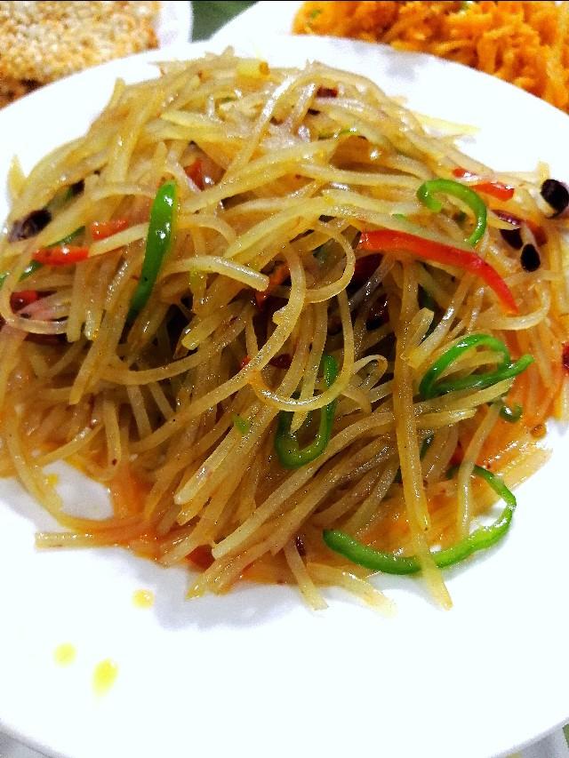 带有一些地方性的特色菜，二十二道特色菜