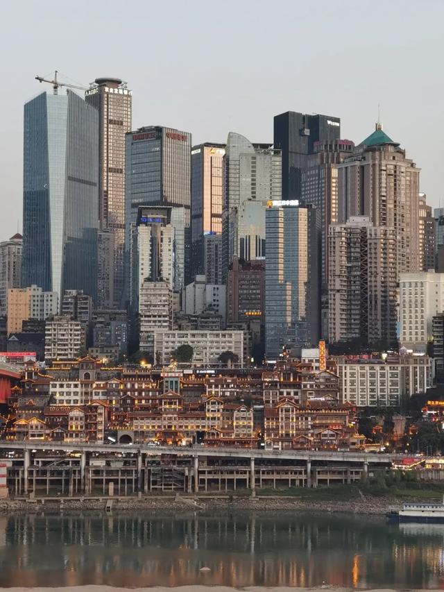 手机摄像头与镜头有什么区别，手机的摄像头越来越多