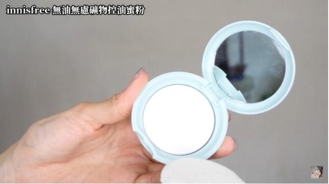 调整肤色的控油蜜粉，一款能够满足不同肤色需求的散粉——纪梵希明星四宫格散粉1号