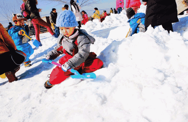 山东哪里有冰雪大世界，山东青州游客冰雪世界享清凉