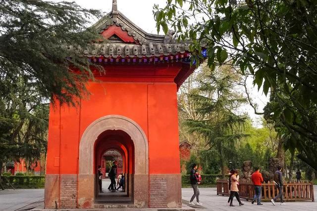 成都旅游十大必去景点，成都旅游攻略必去的10大景点（成都旅游必去十大景点推荐）